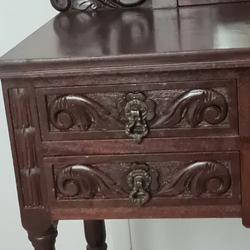 Penteadeira em imbuia com banqueta