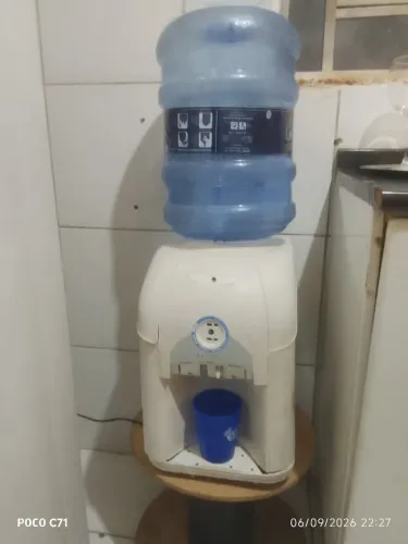 Gela água 