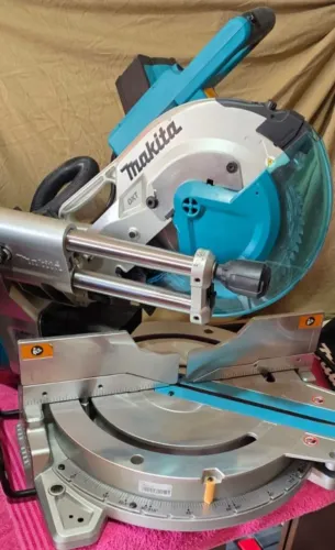 Serra meia esquadria makita ls1910L