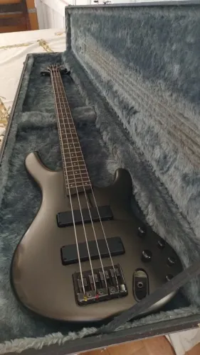 CONTRA BAIXO IBANEZ ATIVO VENDO OU TROCO POR ACORDEON 