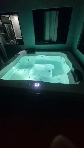 JACUZZI / SPA DE HIDROMASSAGEM- 5 lugares 