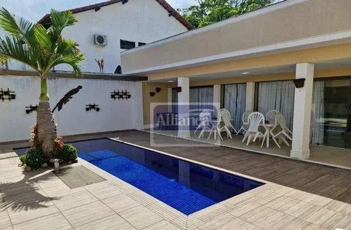 Casa com 4 dormitórios à venda, 460 m² por R$ 2.950.000,00 - Itaipu - Niterói/RJ