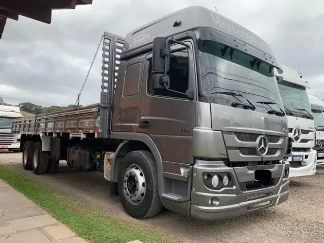 Atego 2426 6x2 2012 carroceria