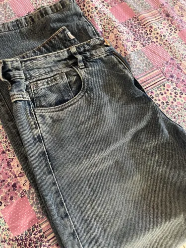 Calça figurativa