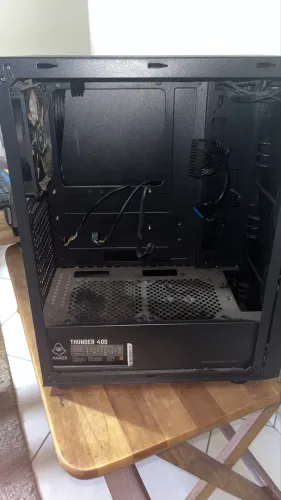 Gabinete com fonte mancer 400W instalada
