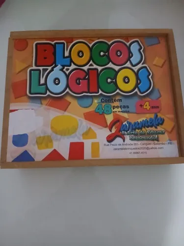 Blocos lógicos de madeira