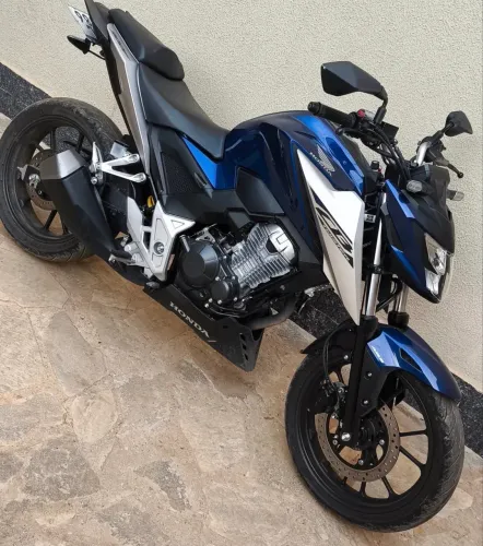 Vendo CB300F2025