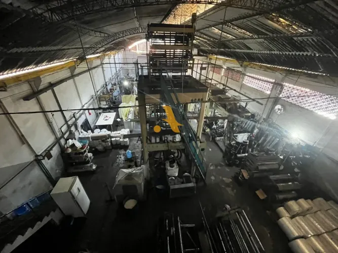 Venda de Galpão, 812 m², por R$ 1 milhão em Engenho da Rainha.