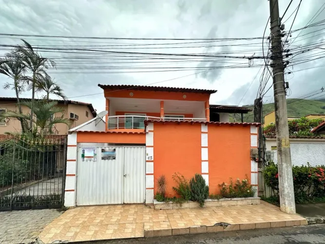 Casa com 04 Quartos em Condomínio Fechado - Nova Iguaçu/RJ