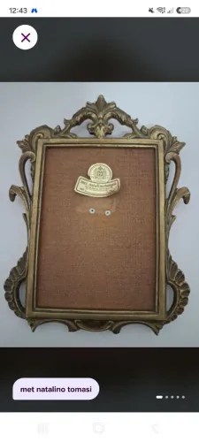 Porta-Retrato Antigo Dourado em Metal Trabalhado - Peça Vintage