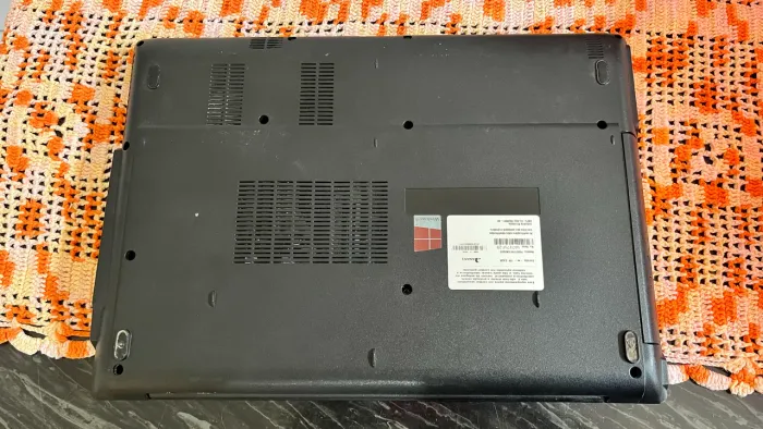 Notebook usado (leia descrição) - ideal para peças ou uso simples