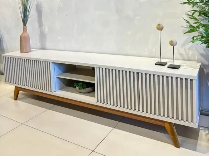 Rack Bancada Fortaleza C/Detalhe Ripado Larg. 2.18m Freijó Para TV's até 75 Polegadas