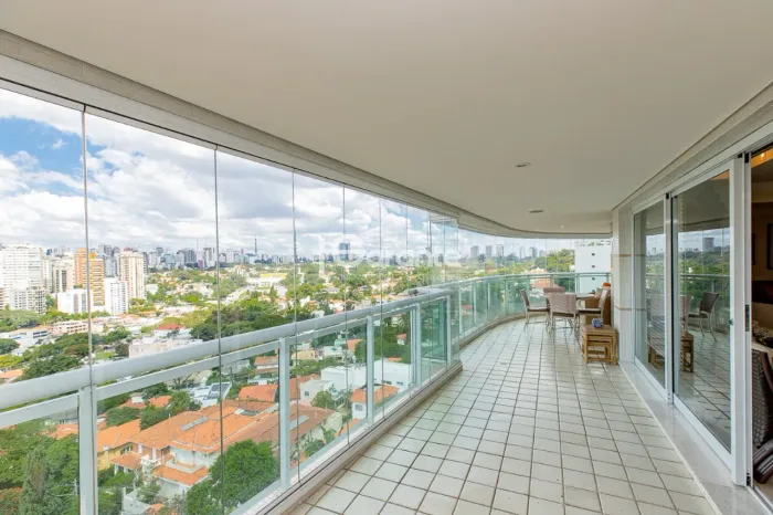 Cobertura Duplex Exclusiva  847 m² de área útil no Pacaembu