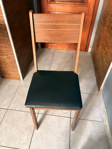 Vendo sofá 2 lugares e mesa 5 cadeiras