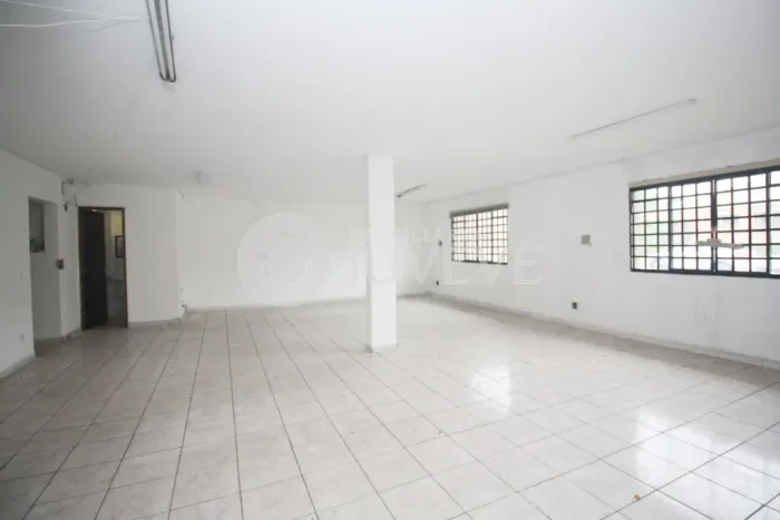IMOBILIARIA JUVEVE CASA COMERCIAL ESTACIONAMENTO 10 CARR CRISTO REI AV. SÃO JOSE PRX ÍTALO