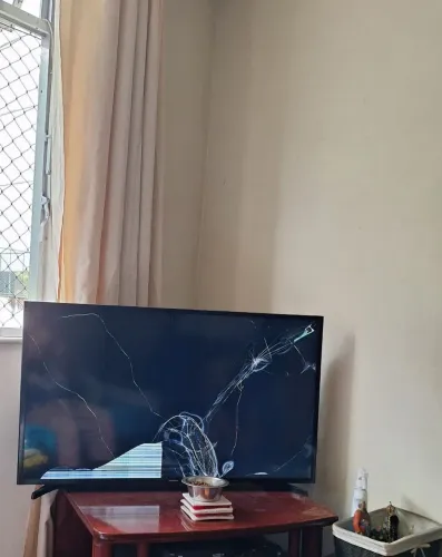 TV SANSUNG 43" TELA QUEBRADA