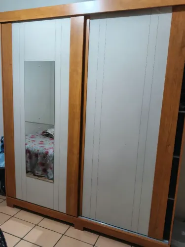 Guarda roupa semi novo