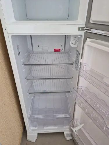 Geladeira Electrolux 260 litros