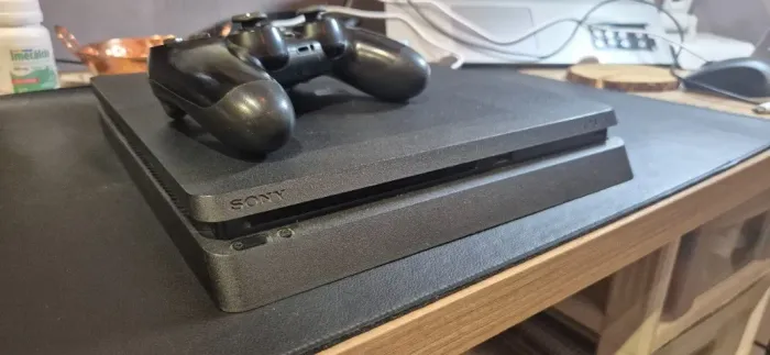 PS4 Slim Desbloqueado + Jogos de Peso (Só Ligar e Jogar!)