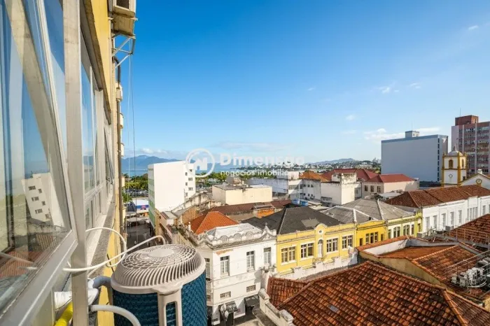 APARTAMENTO MOBILIADO NO CENTRO.