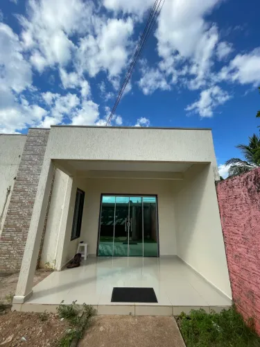 Casa á venda no bairro Aponiã