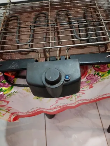 Vendo uma churrasqueira elétrica semi nova