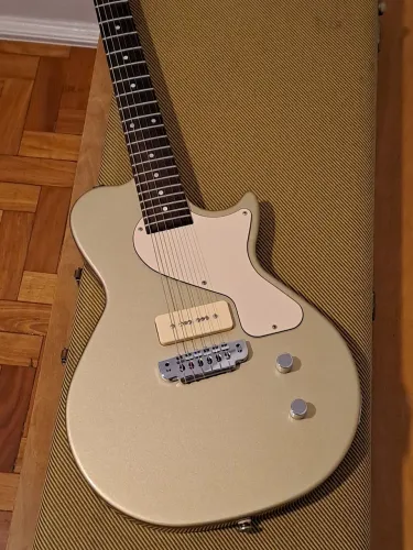 Guitarra Sollus Custom Guitars Estilo Les Paul Junior 