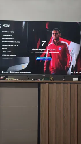 Tela de 43HD com 1 ano e 4 meses ainda de garantia estendida 