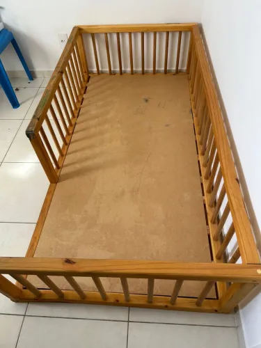 Cama solteiro Montessori e colchão