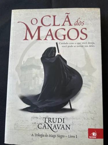 O Clã dos Magos da trilogia do Mago Negro