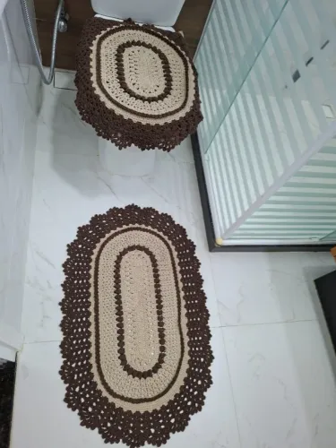 Jogo de banheiro em crochê com 2 peças marrom e bege