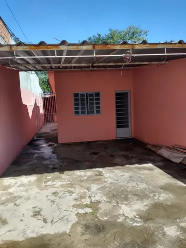 Casa aconchegante 1 Dorm. recém reformada/ terreno 135 m²/ Ac. av. Itavuvu