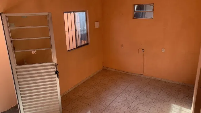 Aluguel de kit net - 900,00 com água incluso.