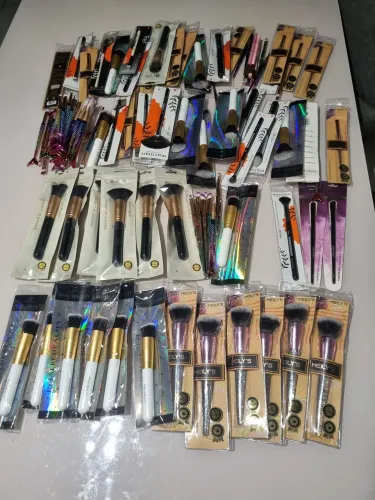 Kit pincéis de maquiagem e acessórios 