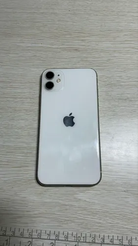 iPhone 11 Branco - 64GB + 19 Capinhas (5 com MagSafe)
