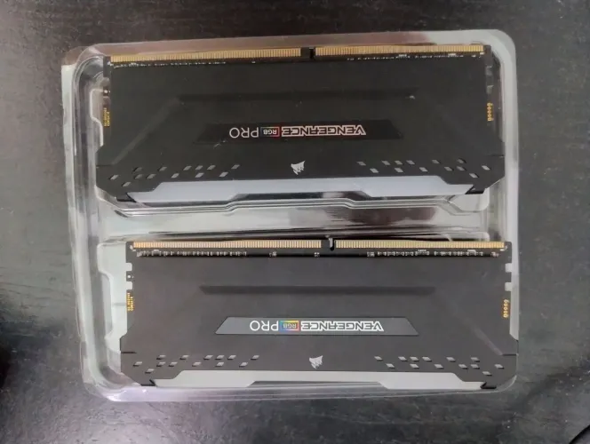 MEMÓRIA RAM 32GB(2X16GB ) CORSAIR VENGEANCE (COM DEFEITO)
