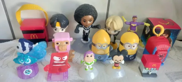 Kit A com 16 brinquedos diversos MC Donalds