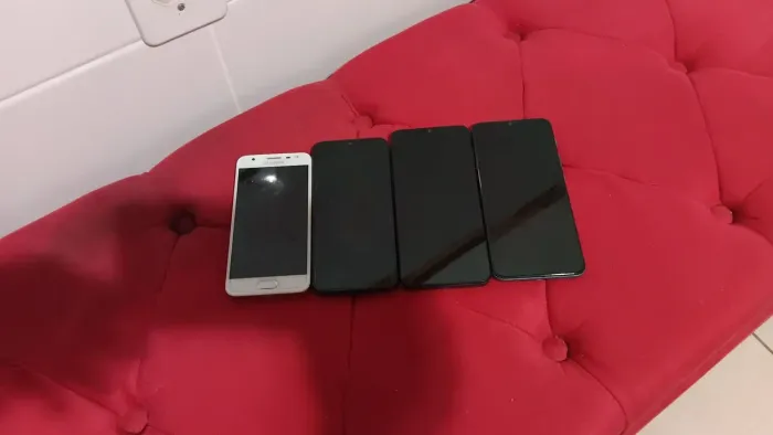 Estou vendendo 4 celulares mais uma aí fryer tudo no pretinho