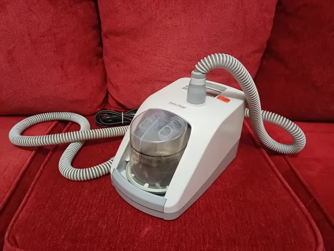 Cpap com umidificador funcionando normalmente 