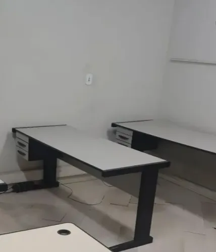 Mesa Escritório com Gaveteiro 1,66 x 0,70 m