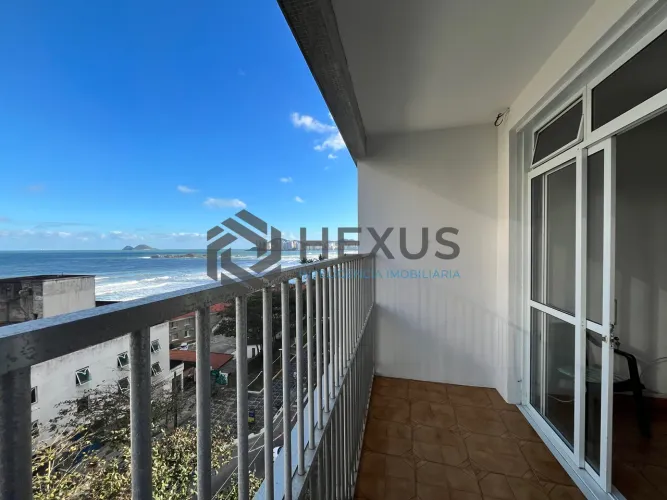 Apartamento frente mar com varanda na Praia das Pitangueiras, Guaruja