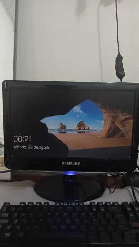 Monitor Samsung SyncMaster B1630 15.6" HD - Funcionando Perfeitamente