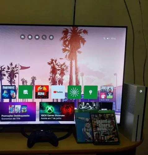 Xbox One S 1TB + Controle de Nova Geração + GTA V + FIFA 19