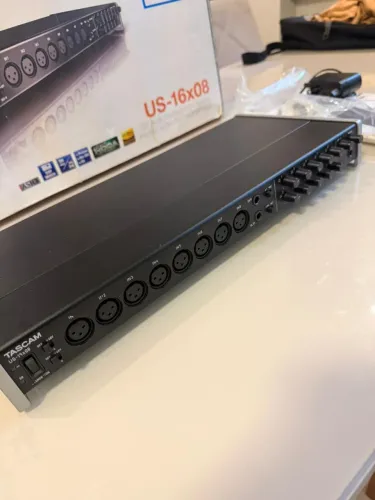Placa de áudio Tascam US 16/8
