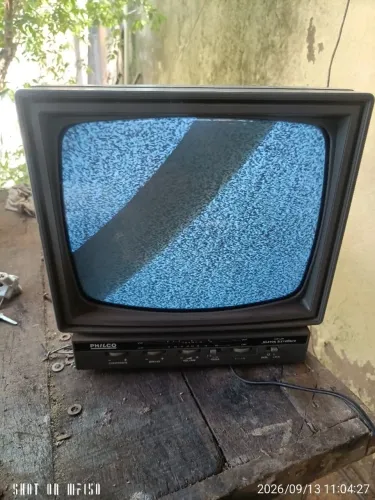 Vendo TV antiga Philco funcionando analógico falta conversor pra dar imagem coleção