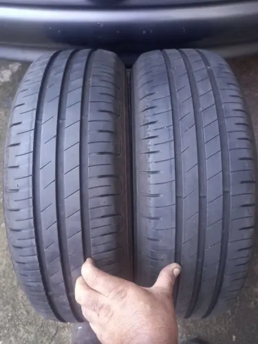 Vendo 2 pneus 185 65 15 Goodyear em otimo estados estão filezão