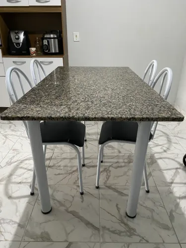 Mesa granito 4 cadeiras 