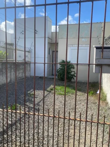 Aluga-se casa com dois quartos!