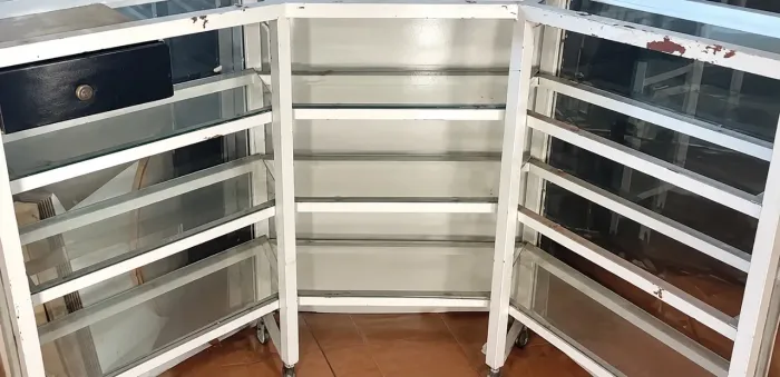 Balcão de Loja em Vidro e Expositor de Tecido