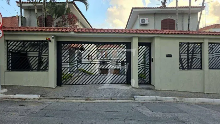 Casa para alugar | 235m² | 3 dormitórios | Pacote R$ 8.563/mês | Santa Teresinha - São Pau